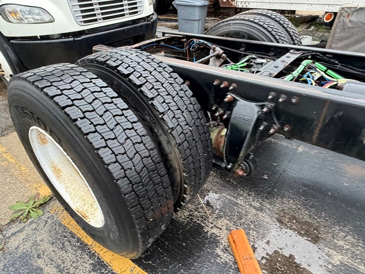 #1667-•-2016-freightliner-m2-cab-and-chassis-image-26