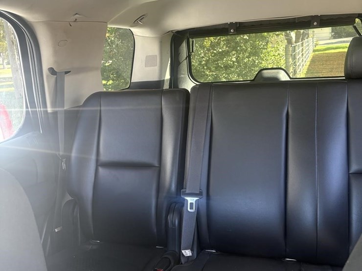 2010-chevrolet-tahoe-image-9
