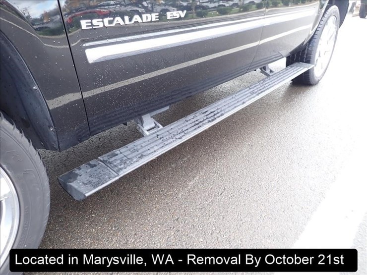 2011-cadillac-escalade-image-29
