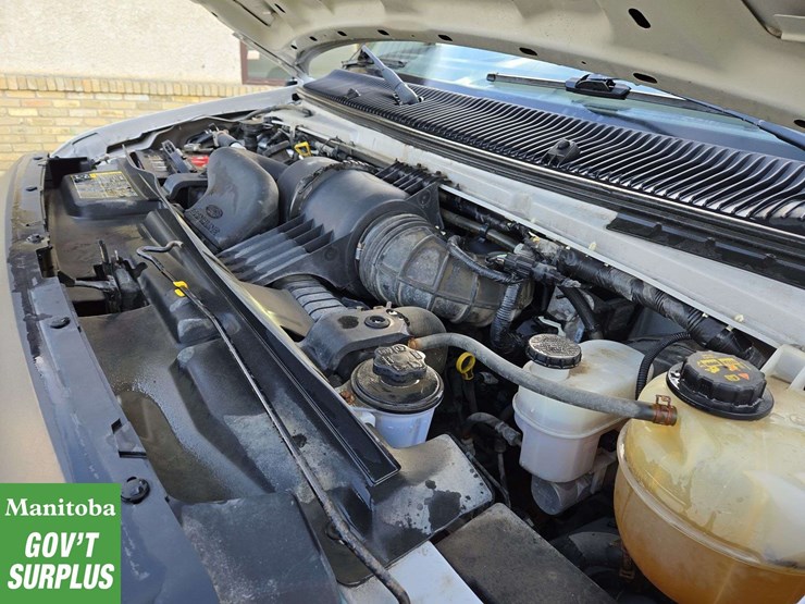 2013-ford-cargo-image-32