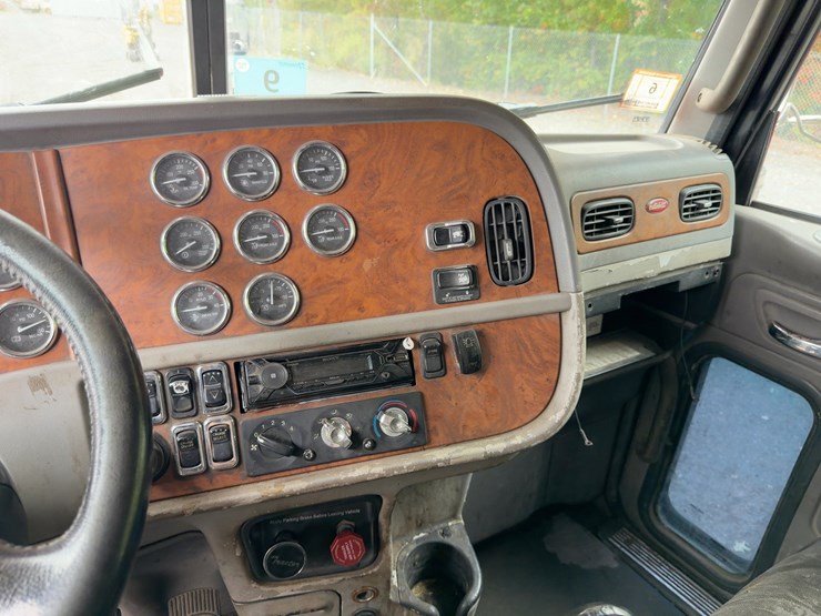 2008-peterbilt-367-image-33