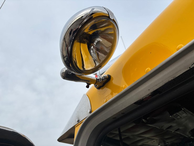 1982-peterbilt-359-image-84