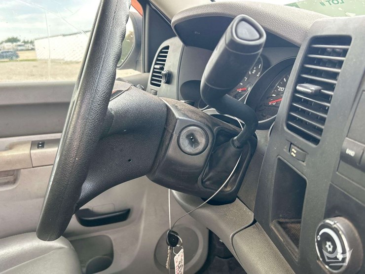 2013-chevrolet-silverado-1500-image-15