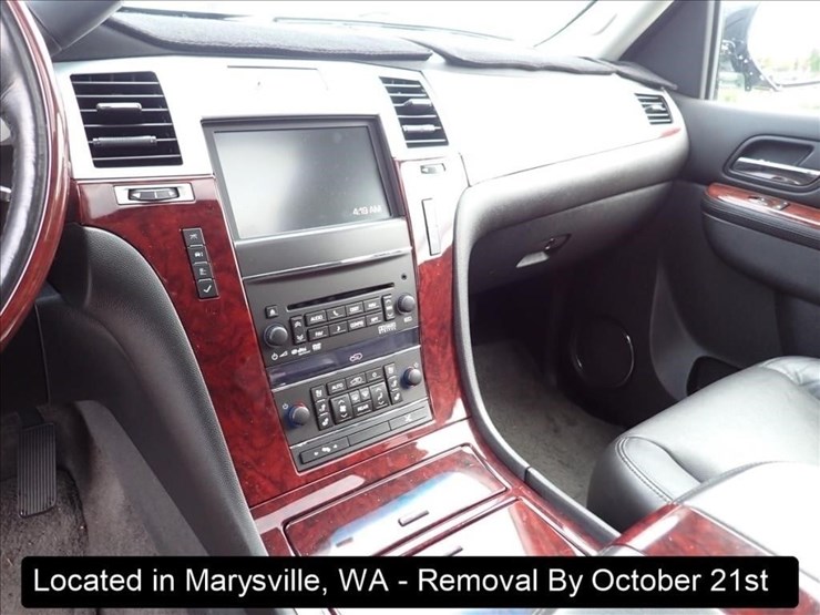 2011-cadillac-escalade-image-20
