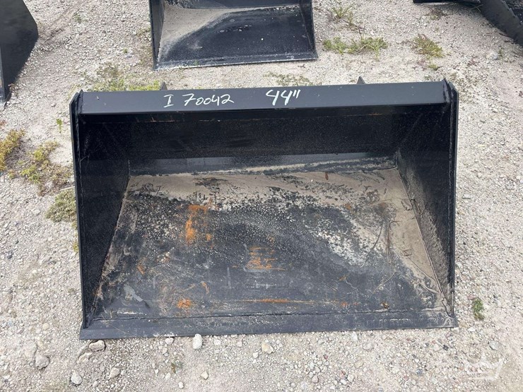 2026-jmr-44in-bucket-skid-steer-attachment-image-1