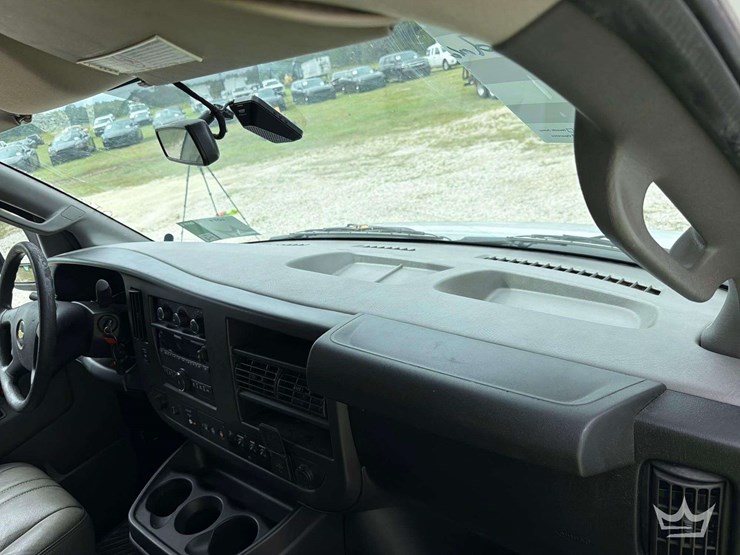 2018-chevrolet-express-2500-image-27