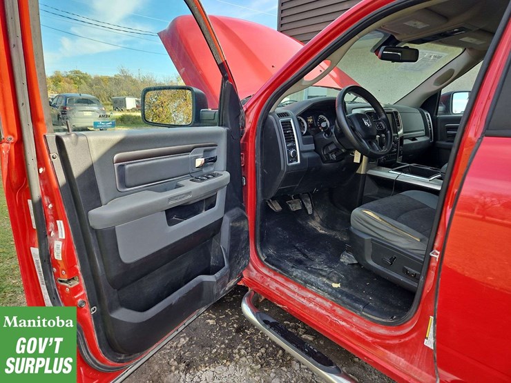 2015-dodge-1500-image-15