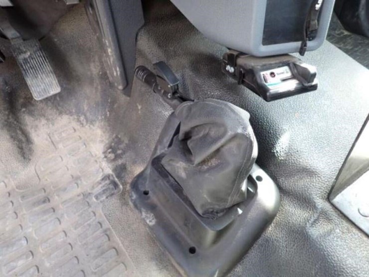 2023-ford-f650-image-21