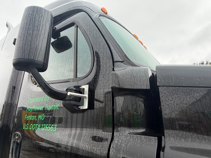 #1659-•-2012-freightliner-cascadia-sleeper-cab-truck-tractor-image-31