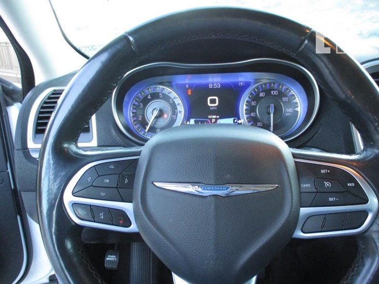 2021-chrysler-300-image-11