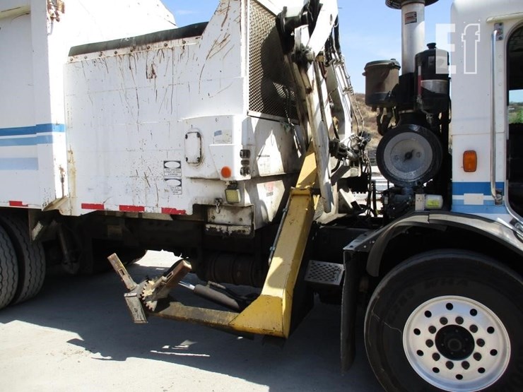 2010-peterbilt-320-image-18