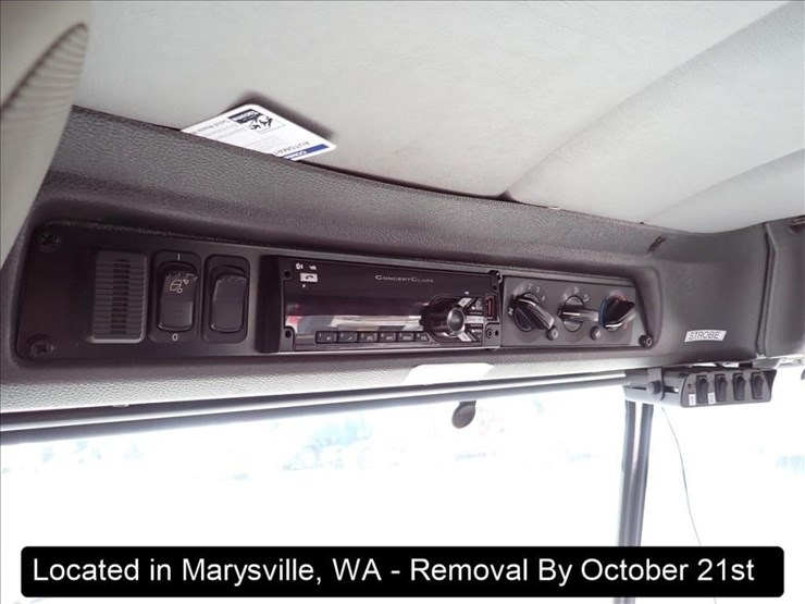 2016-peterbilt-320-image-14