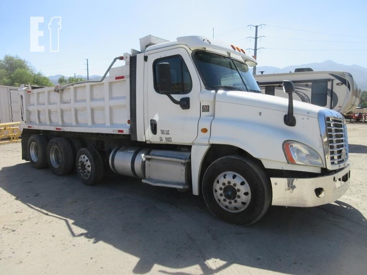 2013-freightliner-cascadia-125-image-2