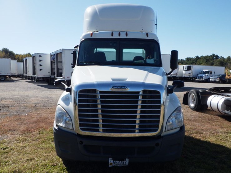 2017-freightliner-cascadia-116-image-2