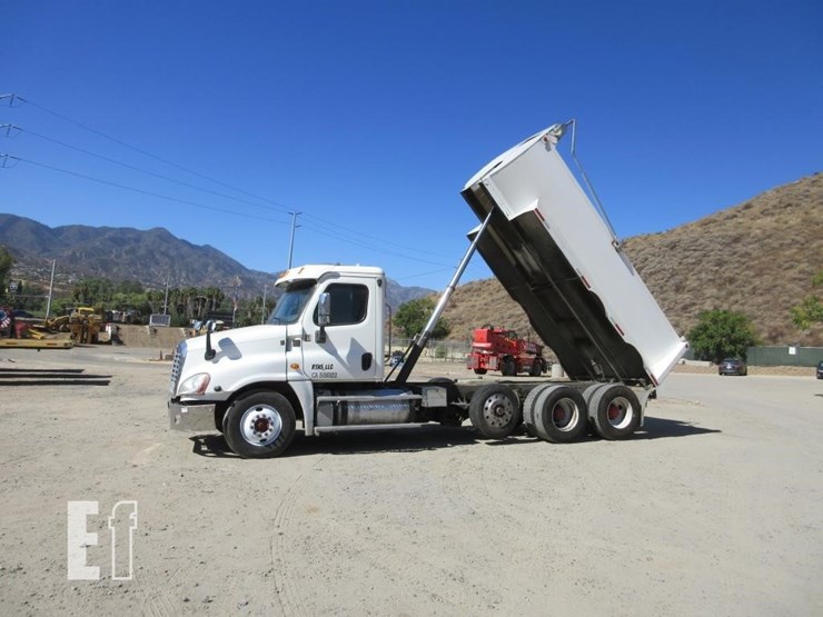 2013-freightliner-cascadia-125-image-17