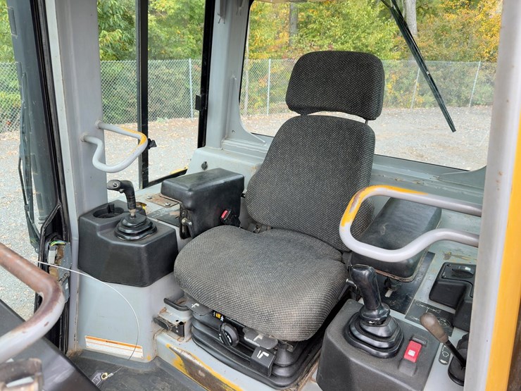 2007-caterpillar-d5g-lgp-image-33