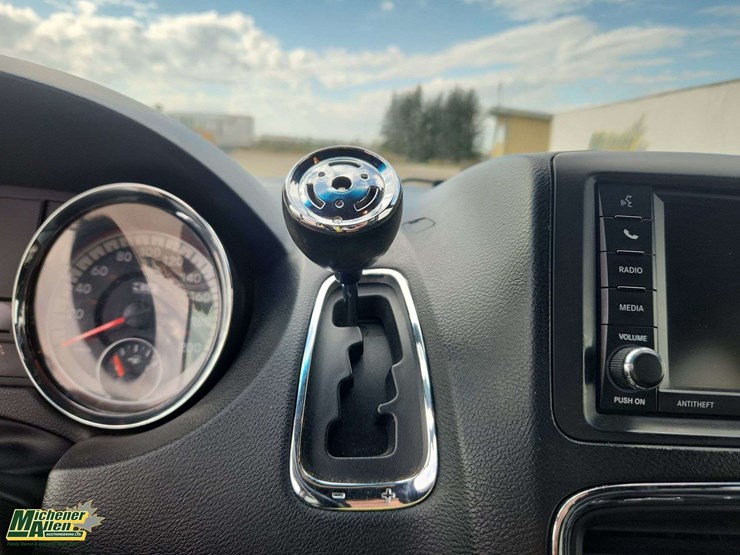 2014-dodge-grand-caravan-se-image-21
