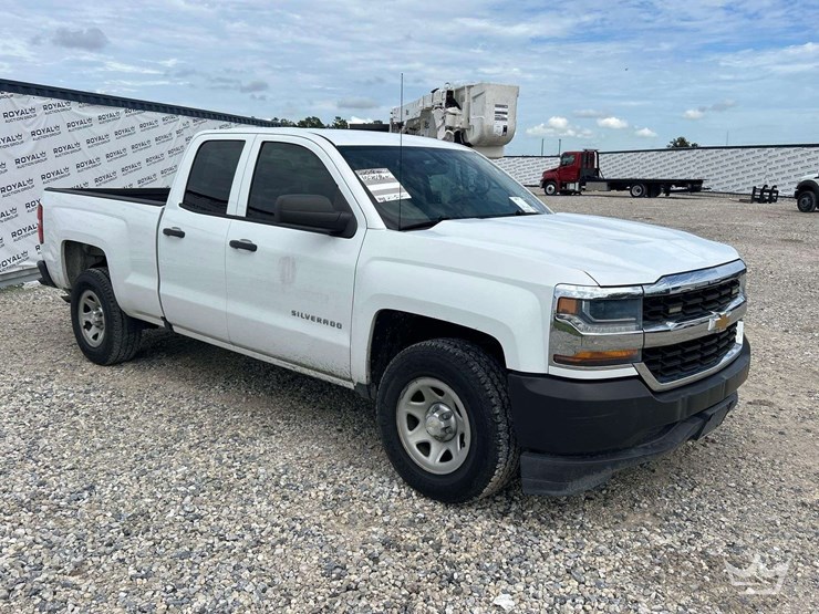 2018-chevrolet-silverado-1500-image-2