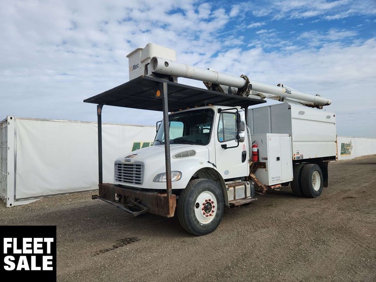 2016-freightliner-m2-106-image-1