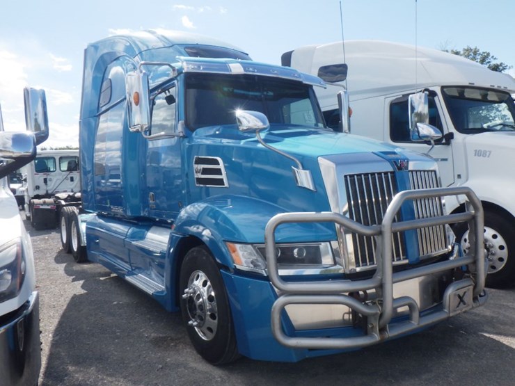 2022-western-star-5700xe-image-3