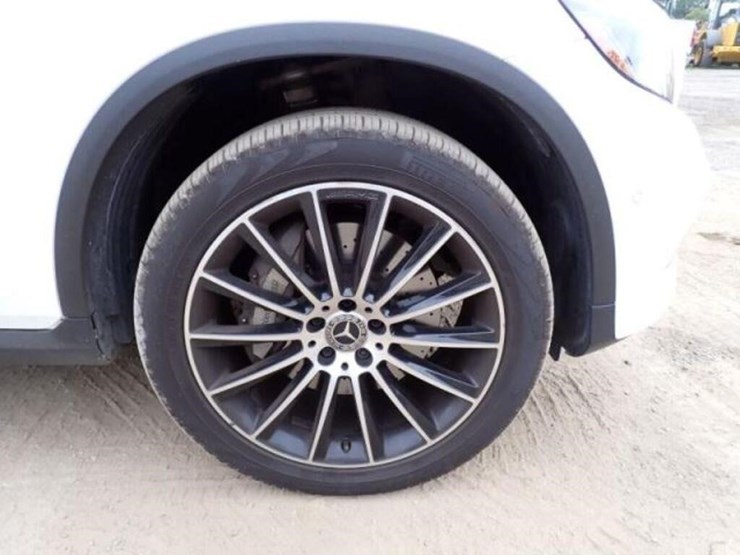 2018-mercedes-benz-glc300-image-52