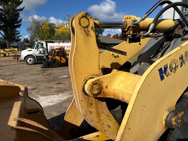 komatsu-wa320-image-14
