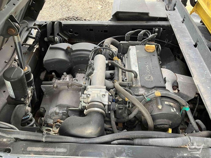 john-deere-gator-image-32