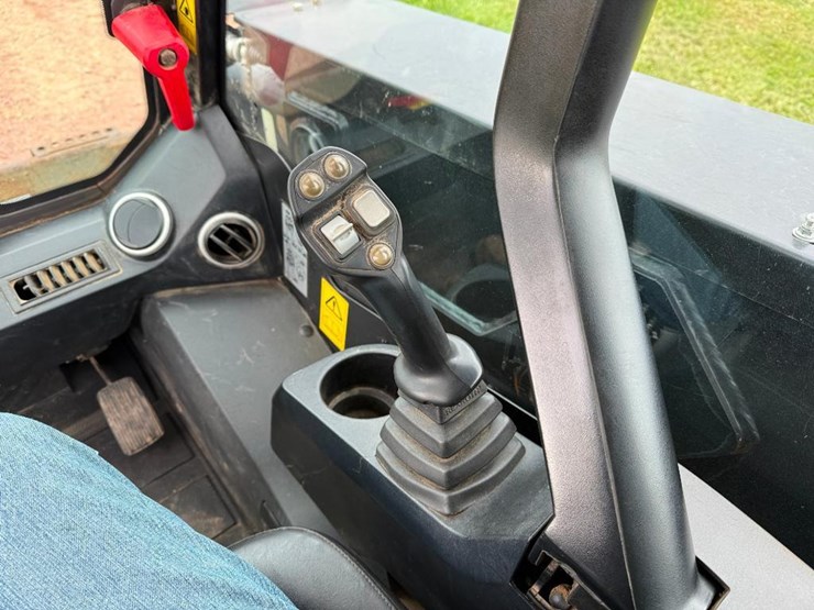 jcb-3ts-8t-image-35