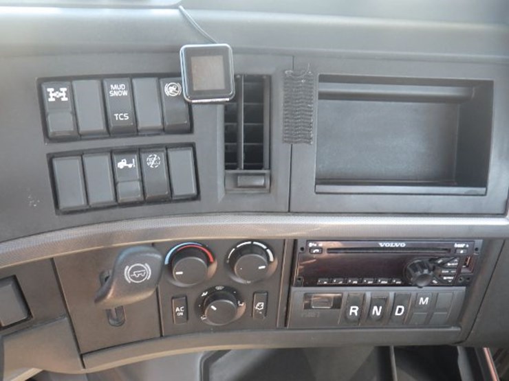 2020-volvo-vnr300-image-16