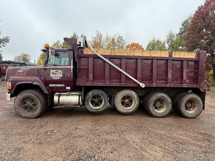 1992-ford-l9000-image-2