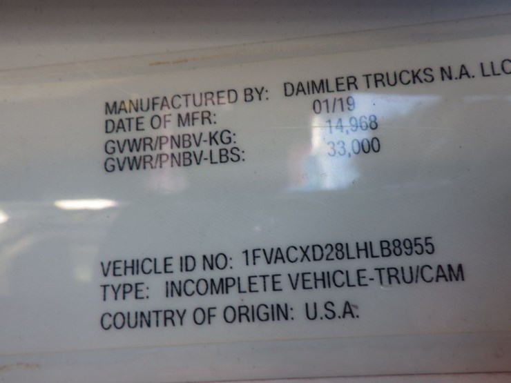 2020-freightliner-m2-106-image-11