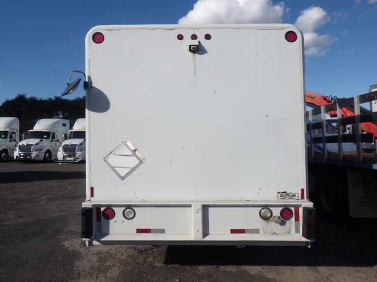 2012-freightliner-m2-106-image-7