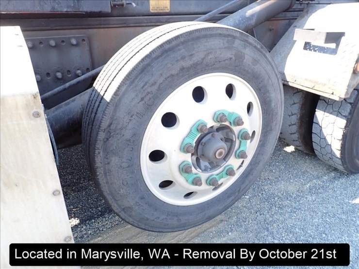 2016-peterbilt-320-image-13
