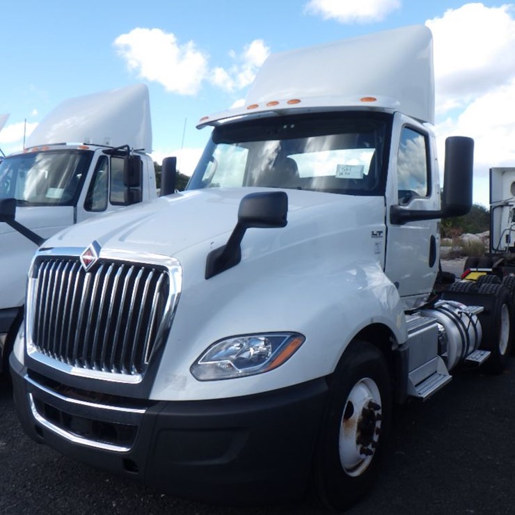 2018 INTERNATIONAL LT