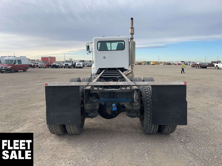 2007-peterbilt-335-image-6