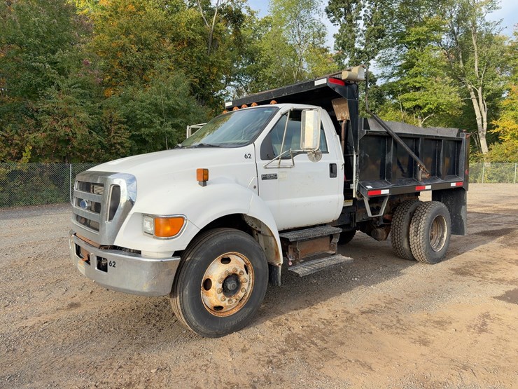 2006-ford-f650-xlt-image-1
