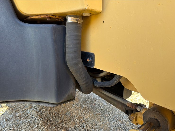 caterpillar-th360b-image-26