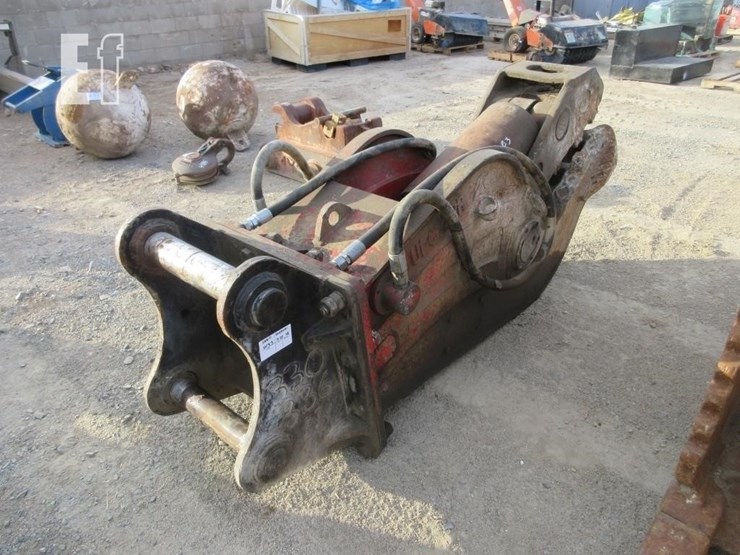 caterpillar-330-image-1