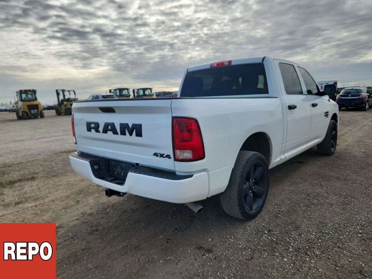 2022-ram-1500-classic-image-4