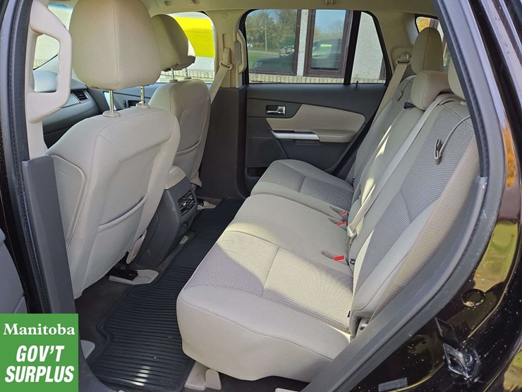 2014-ford-edge-image-24