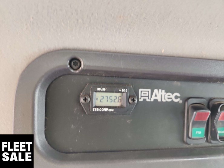 2016-freightliner-m2-106-image-25