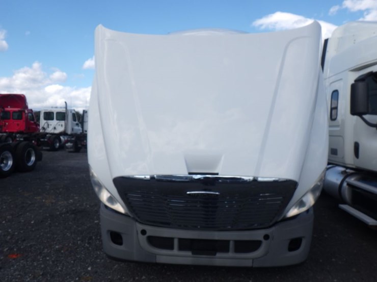 2018-freightliner-cascadia-125-image-23