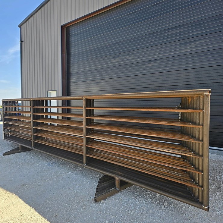 (10) 24ft Free Standing Panels  1 W/ 10ft Welded on Gate