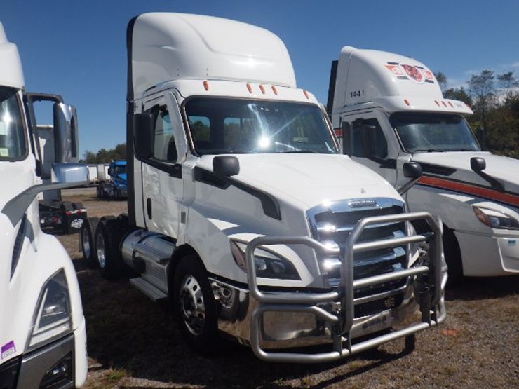 2021-freightliner-cascadia-116-image-3