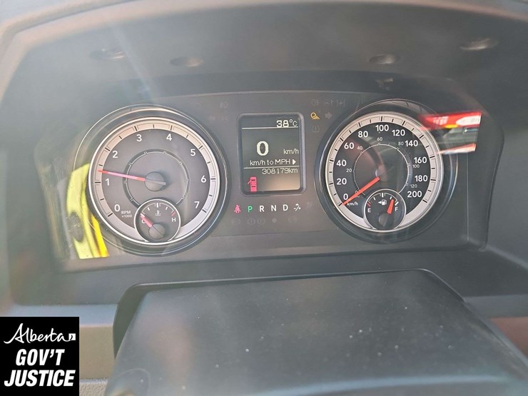 2019-ram-1500-classic-image-8