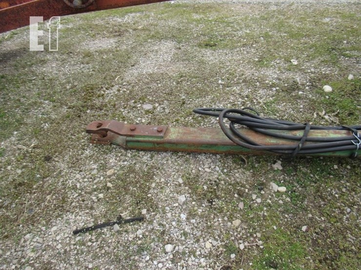 john-deere-220-image-2