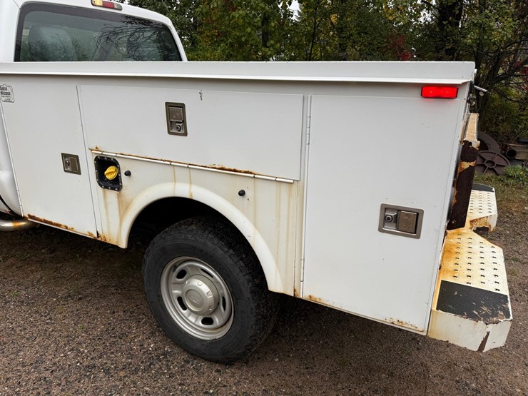 2011-ford-f350-image-27