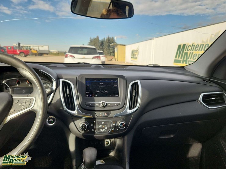 2022-chevrolet-equinox-image-10