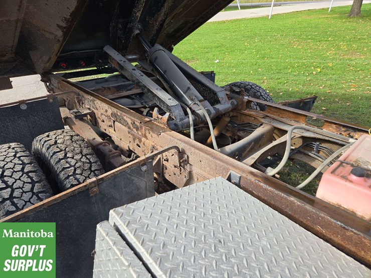 2011-dodge-3500-image-33