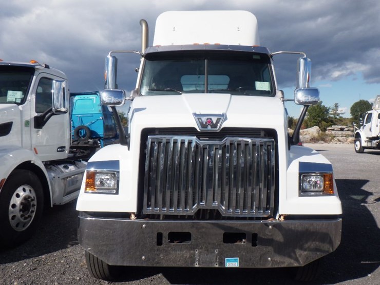 2017-western-star-4700sf-image-2